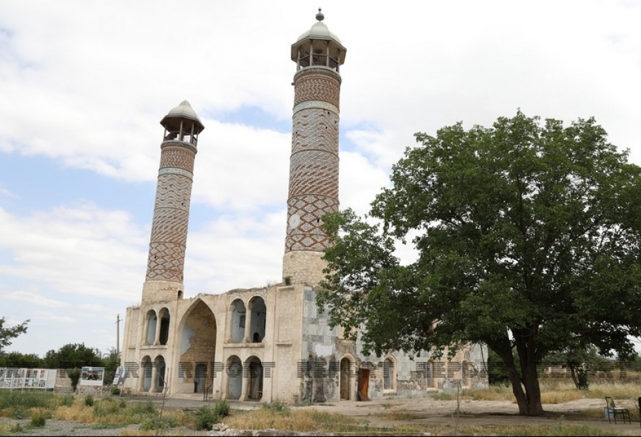 AĞDAMDA YENİ İQTİSADİYYAT QURUCULUĞU: PRİORİTETLƏR, G&Ouml;ZLƏNTİLƏR